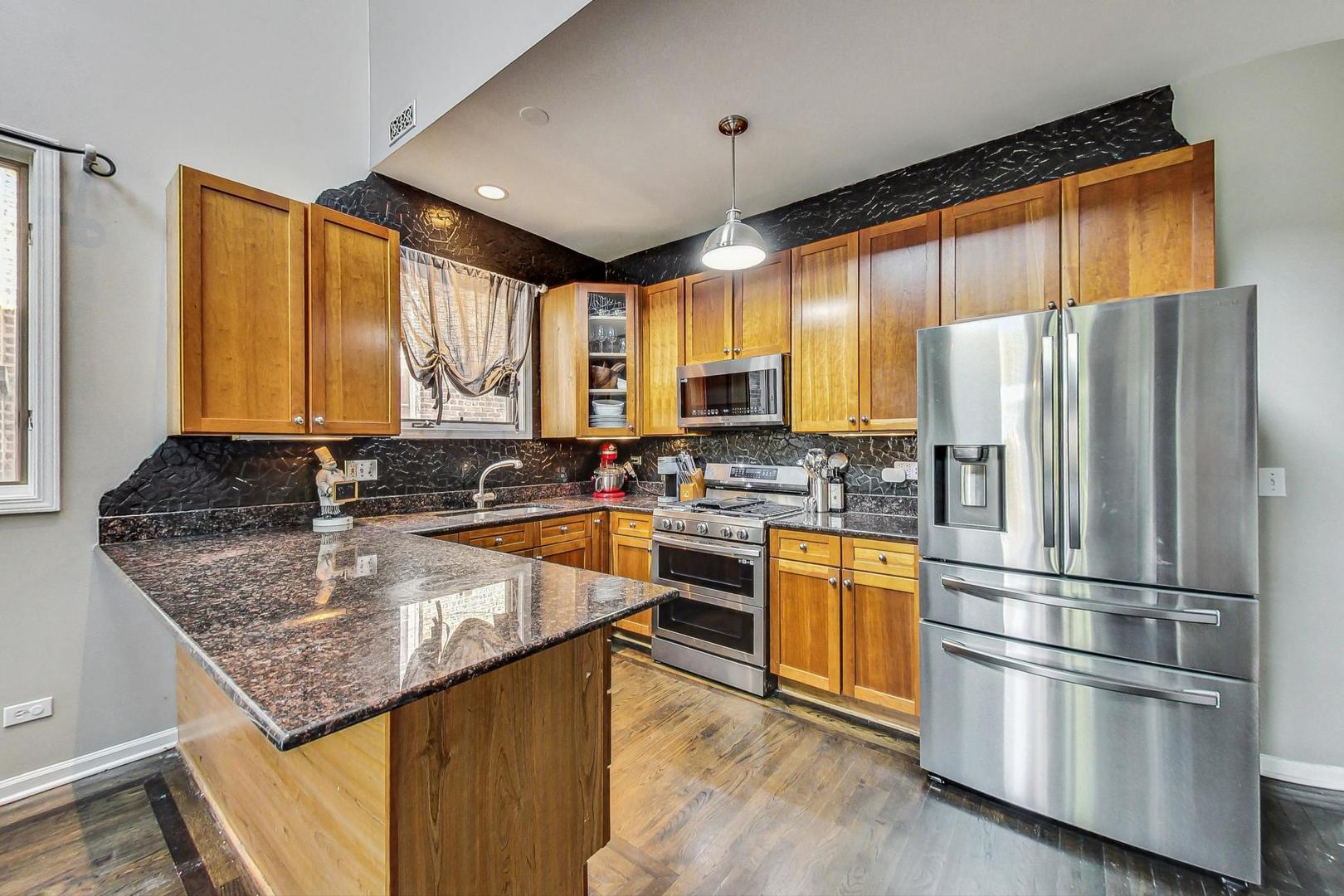 2441 W Walton Street Unit: 3