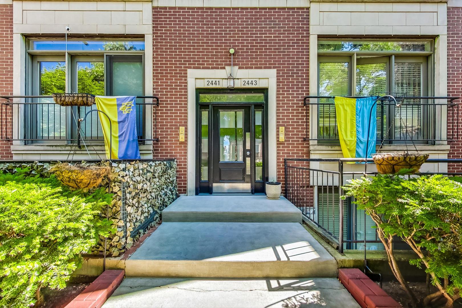 2441 W Walton Street Unit: 3