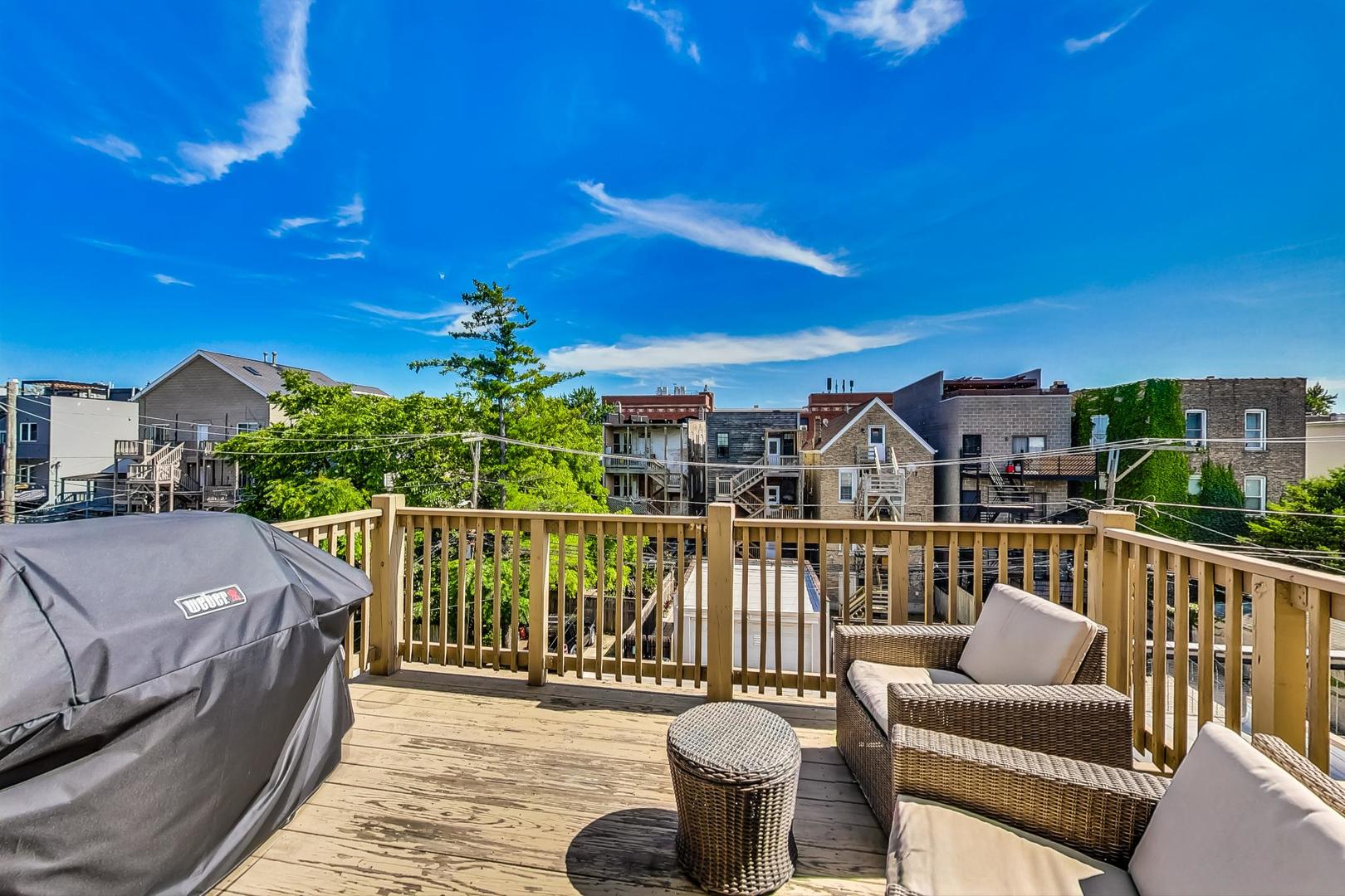 2441 W Walton Street Unit: 3