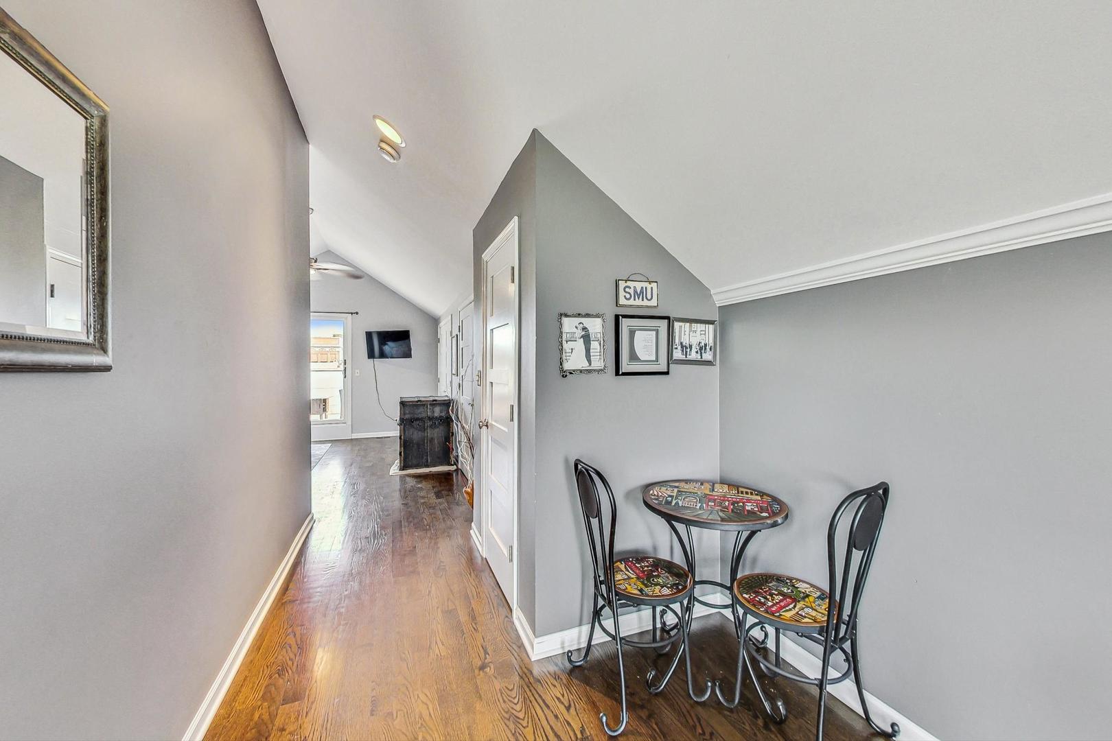 2441 W Walton Street Unit: 3