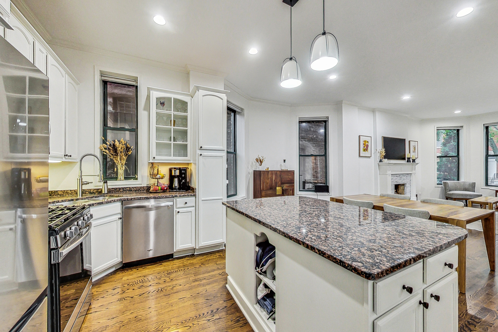 1119 N Winchester Avenue Unit: 1