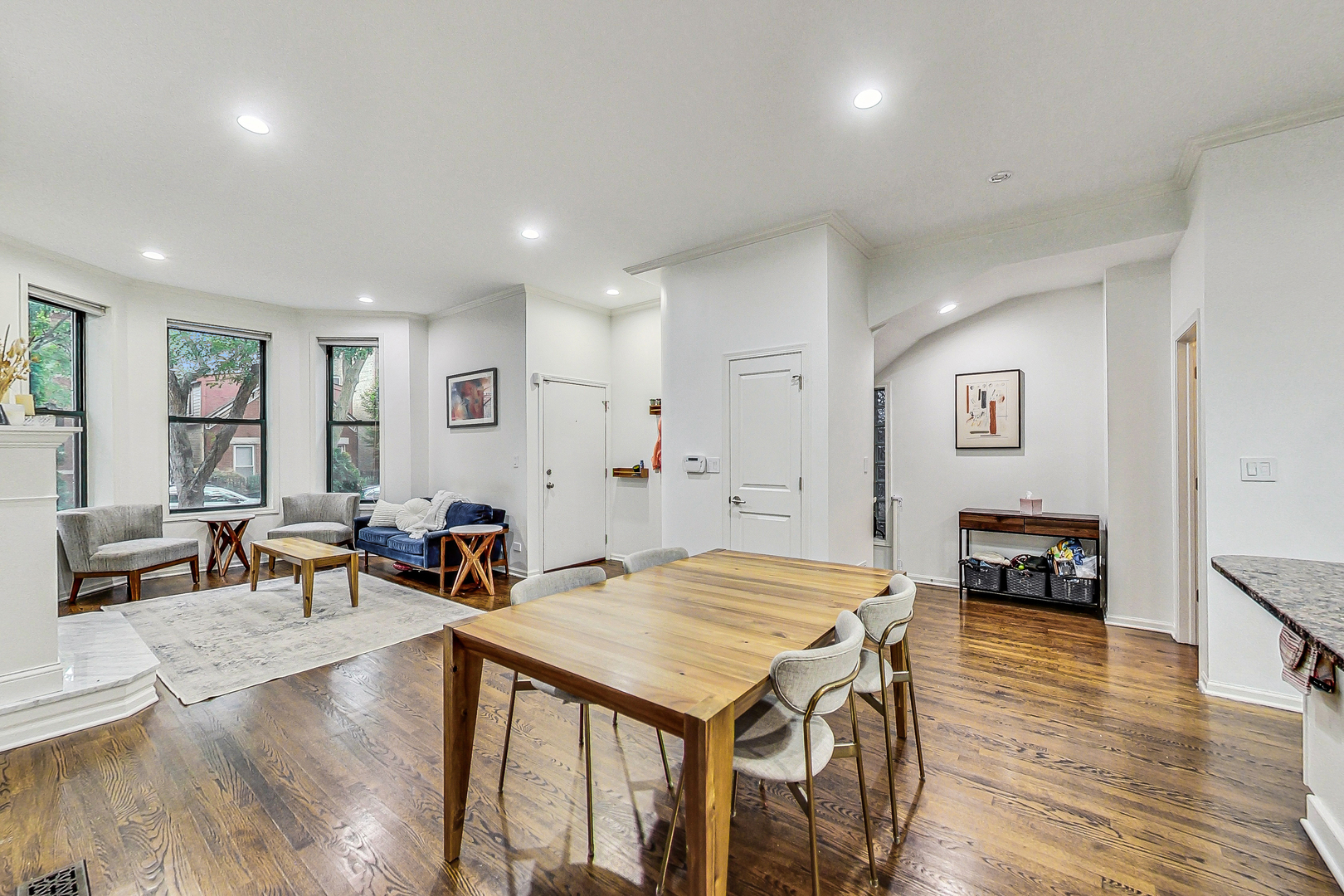 1119 N Winchester Avenue Unit: 1