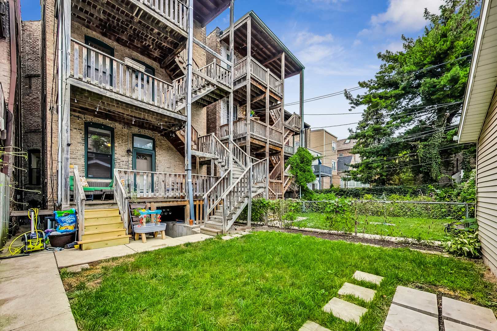 1119 N Winchester Avenue Unit: 1