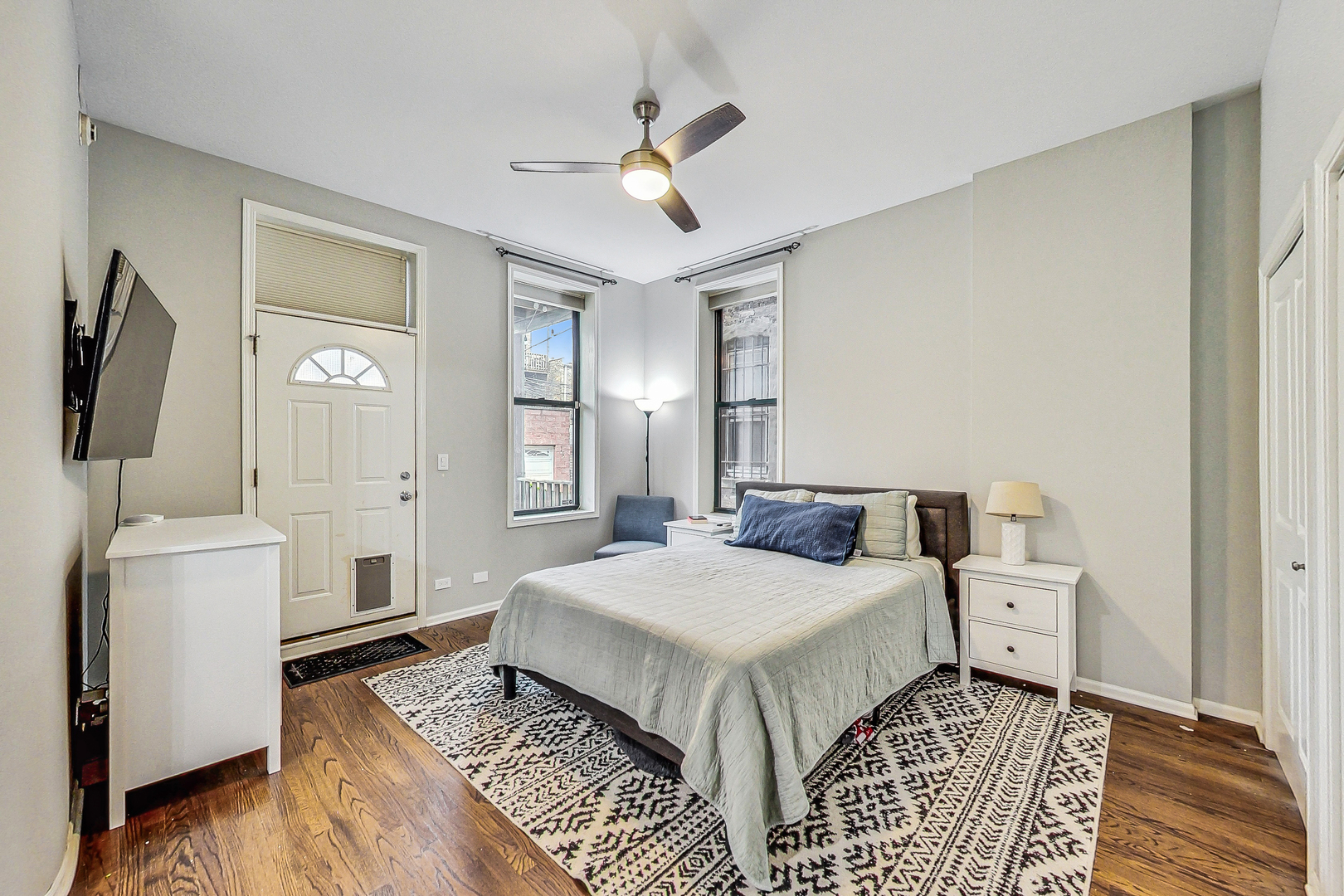 1119 N Winchester Avenue Unit: 1
