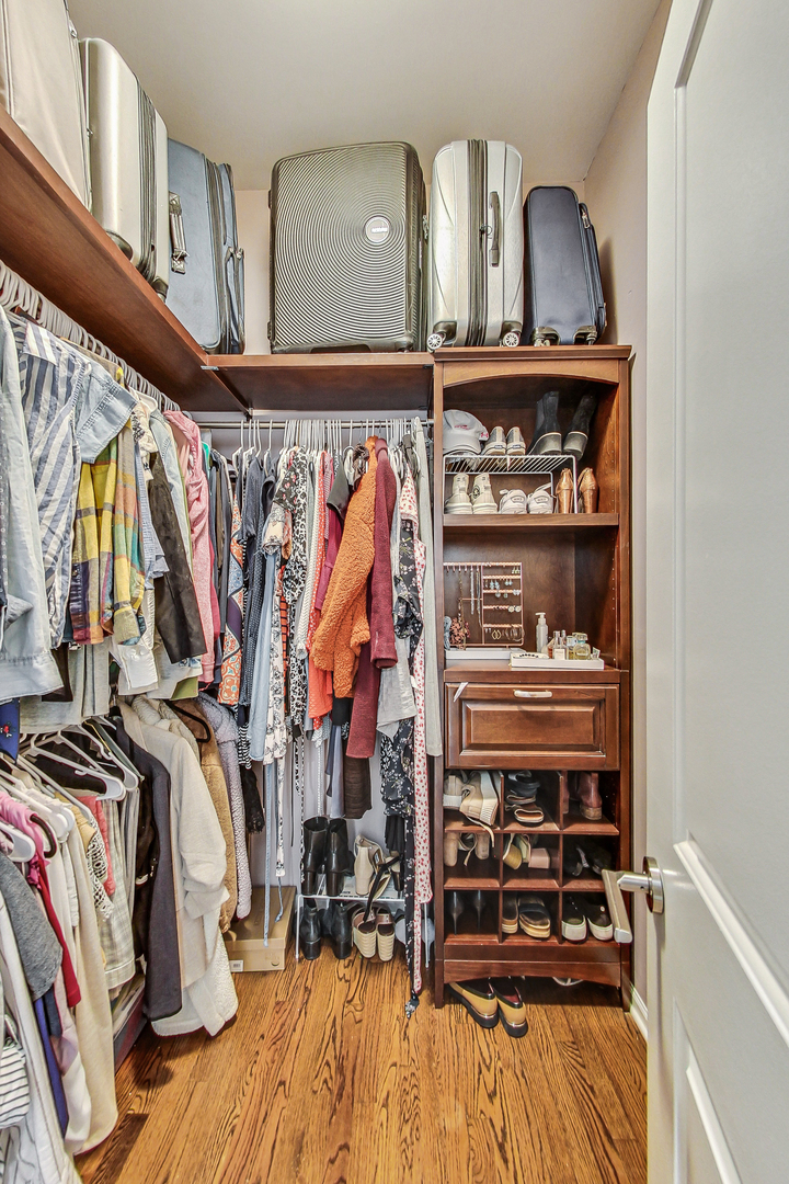 1119 N Winchester Avenue Unit: 1