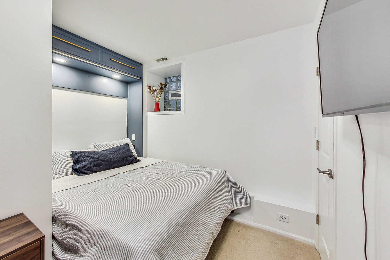 1119 N Winchester Avenue Unit: 1