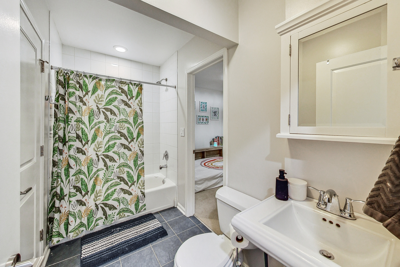 1119 N Winchester Avenue Unit: 1