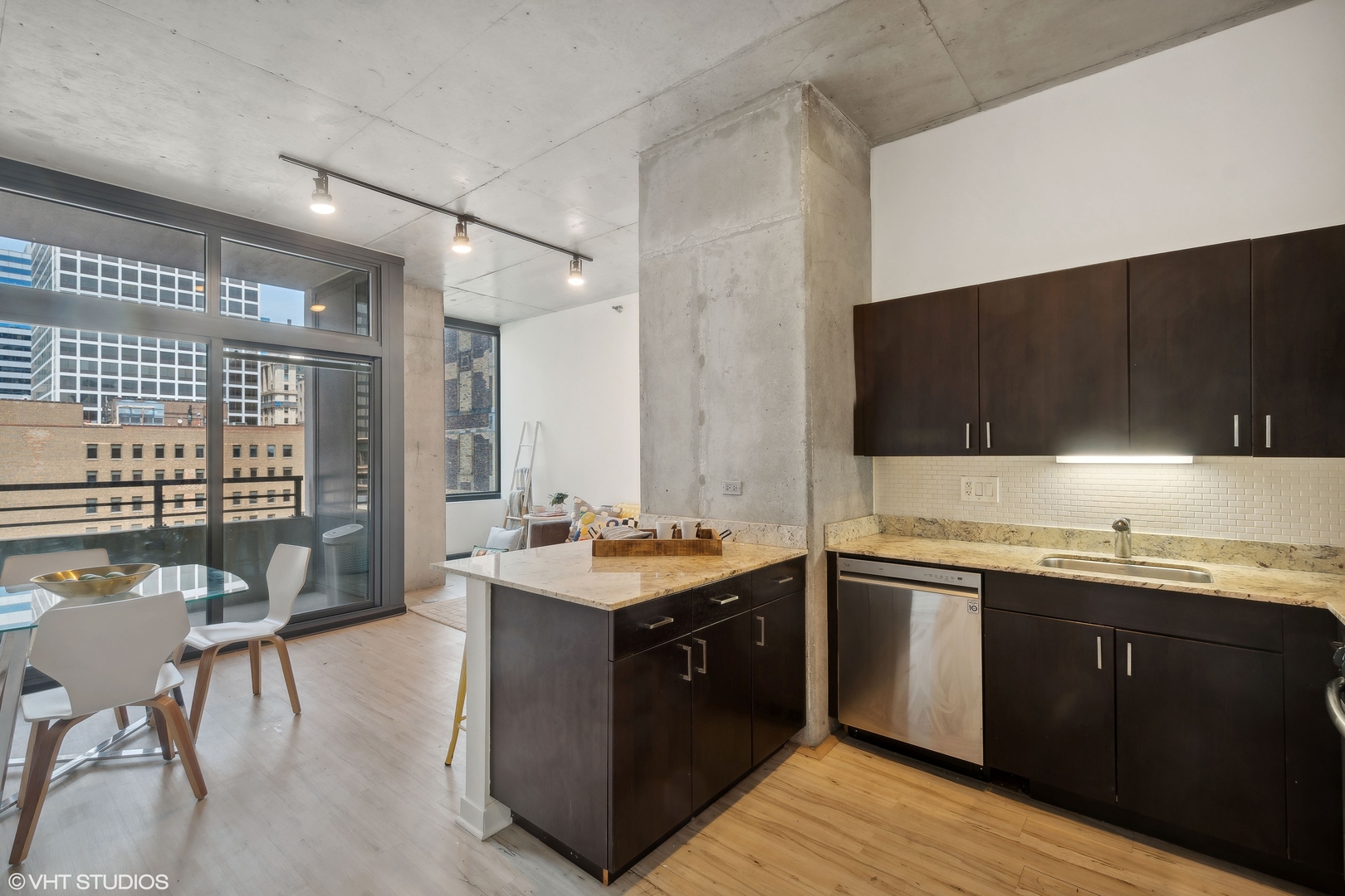 235 W VAN BUREN Street Unit: 1722