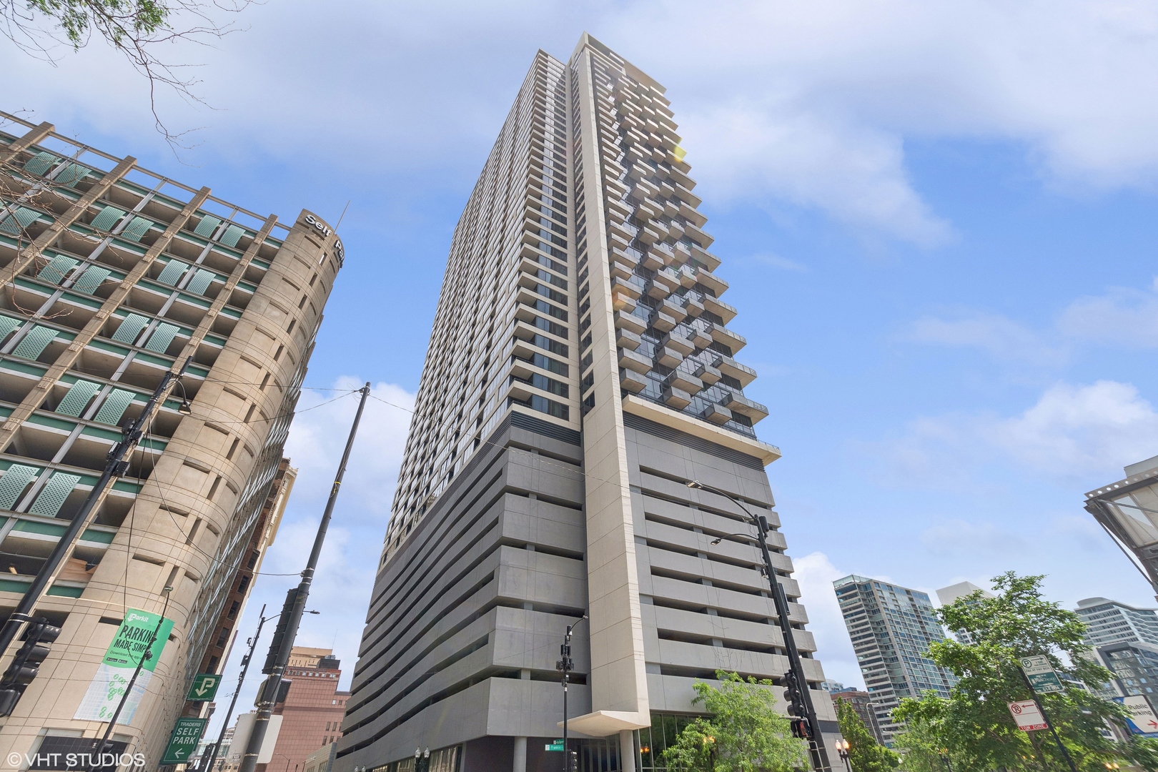235 W VAN BUREN Street Unit: 1722