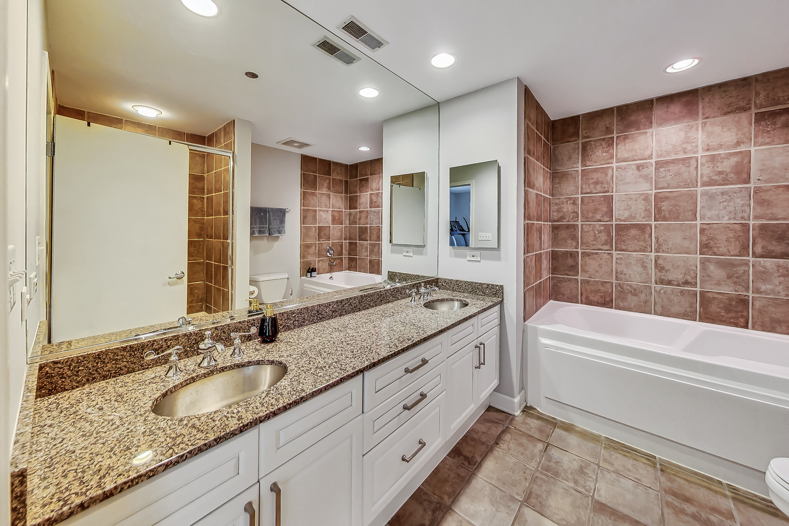 1330 W Monroe Street Unit: 416