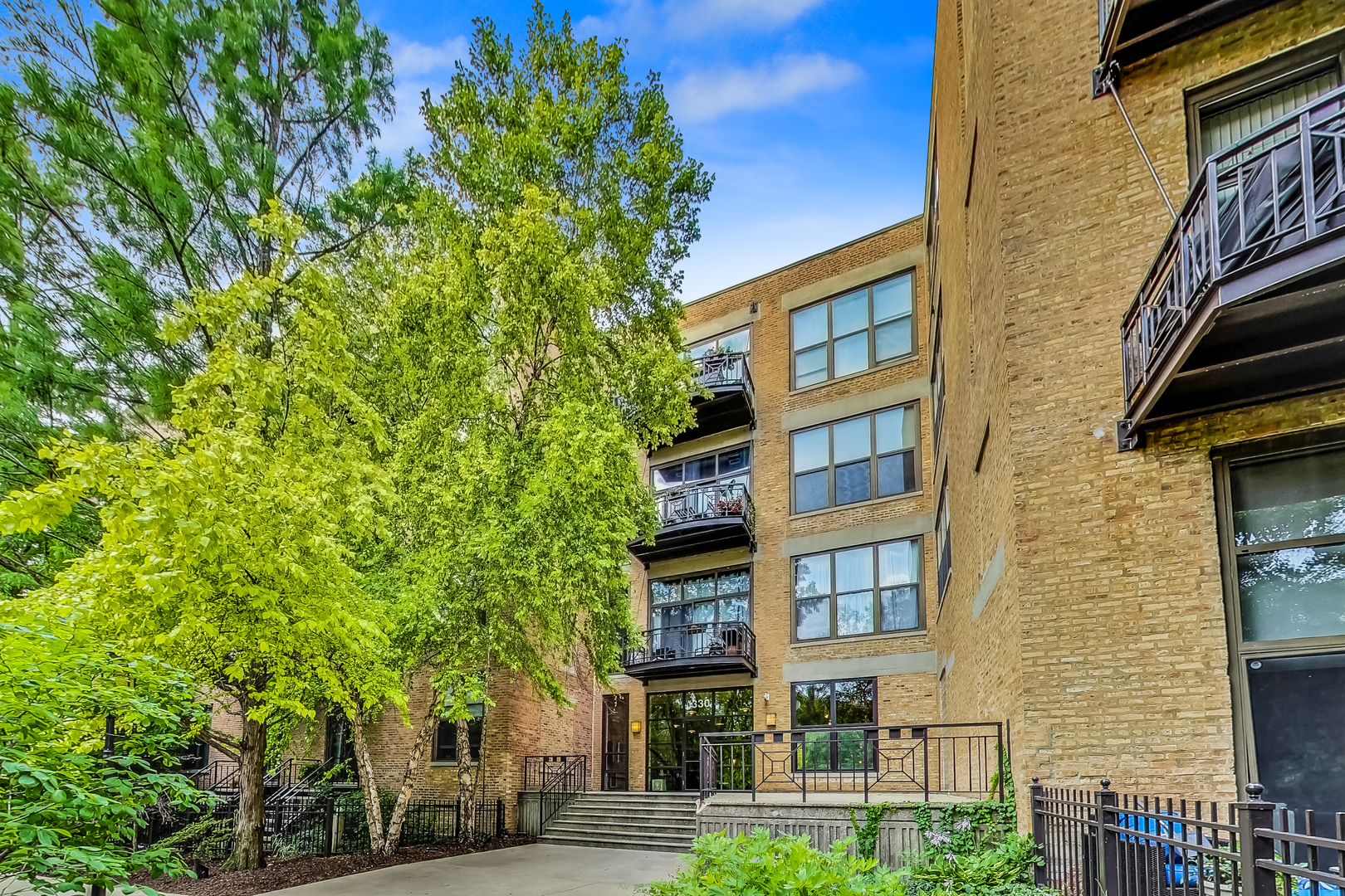1330 W Monroe Street Unit: 416