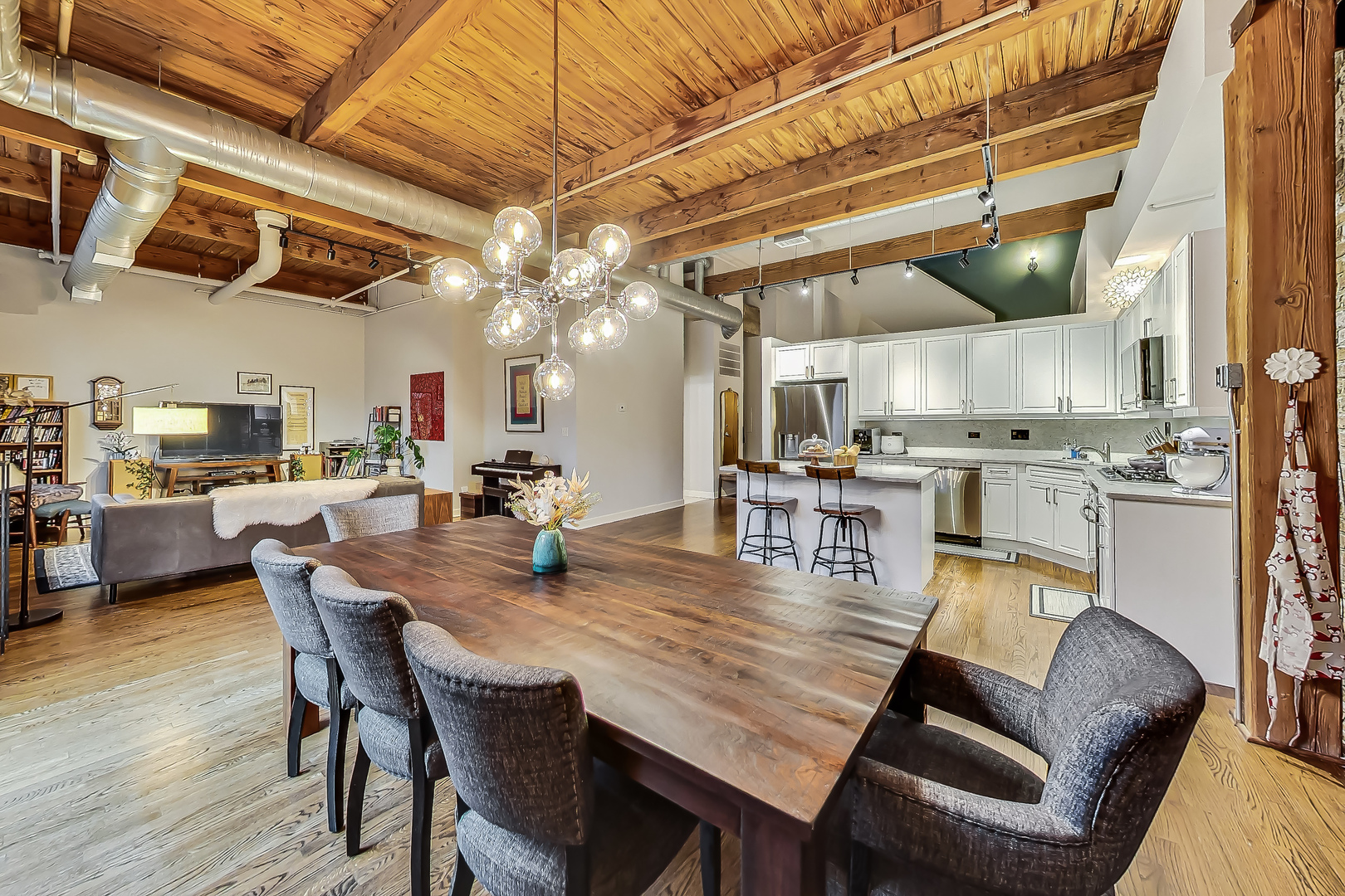 1330 W Monroe Street Unit: 416