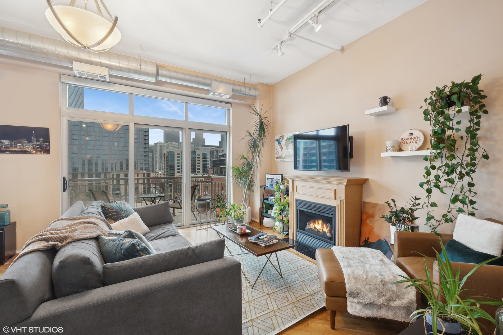 950 W Monroe Street Unit: 702