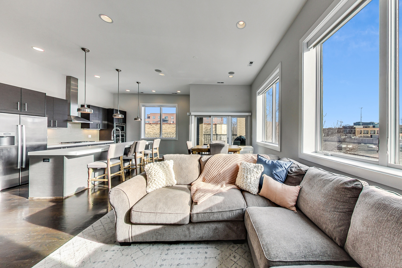 6 N THROOP Street Unit: 3N