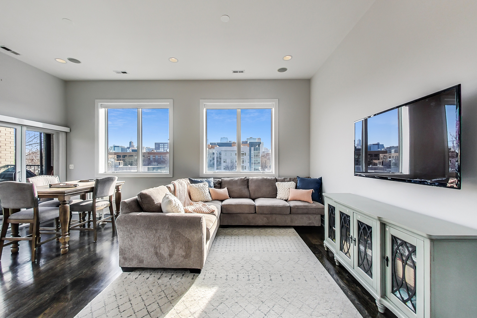 6 N THROOP Street Unit: 3N