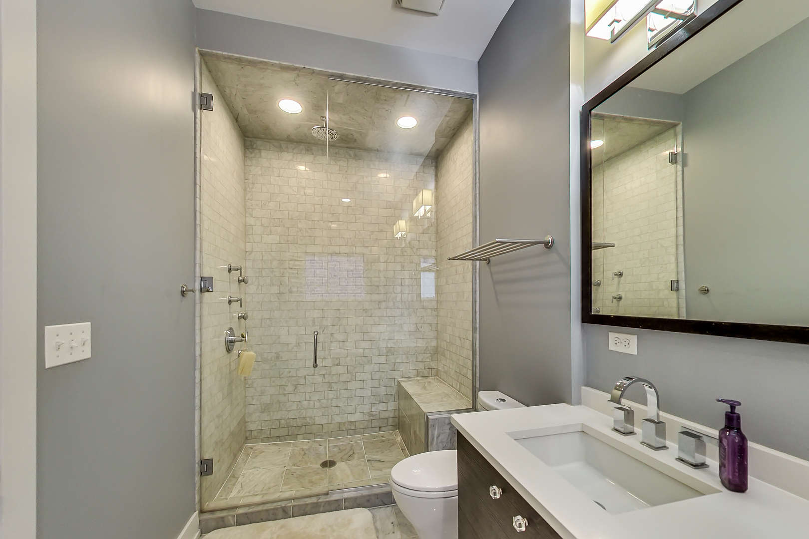 6 N THROOP Street Unit: 3N