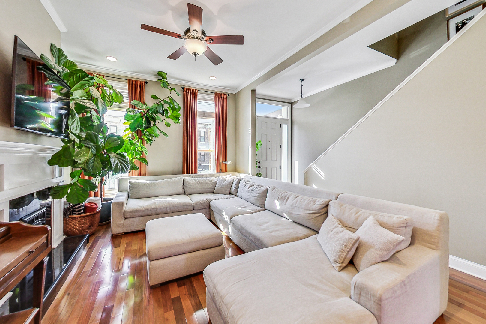 2426 W FLOURNOY Street