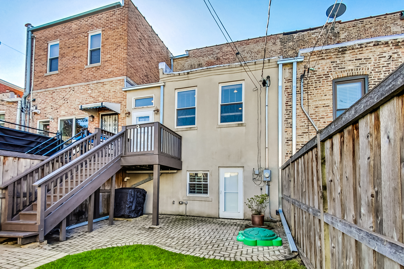 2426 W FLOURNOY Street