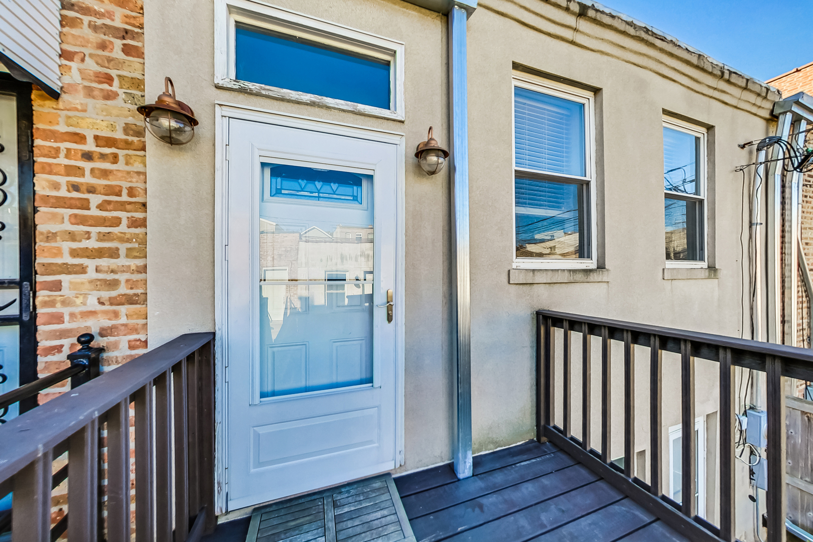 2426 W FLOURNOY Street