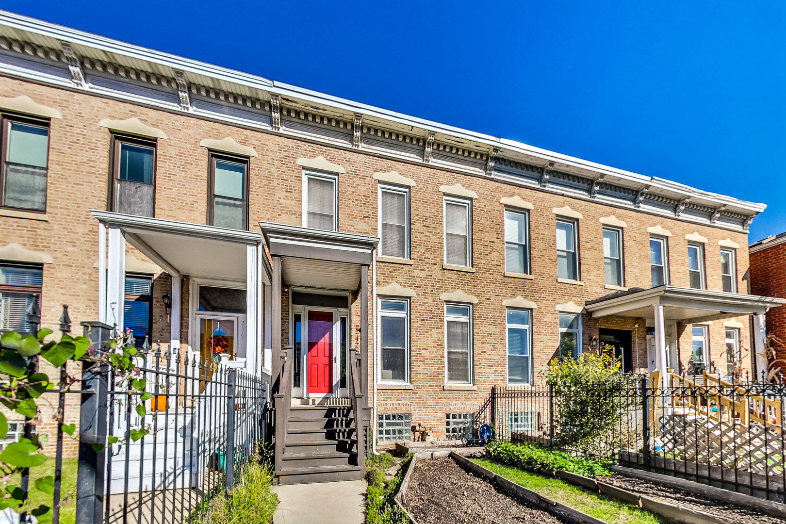 2426 W FLOURNOY Street