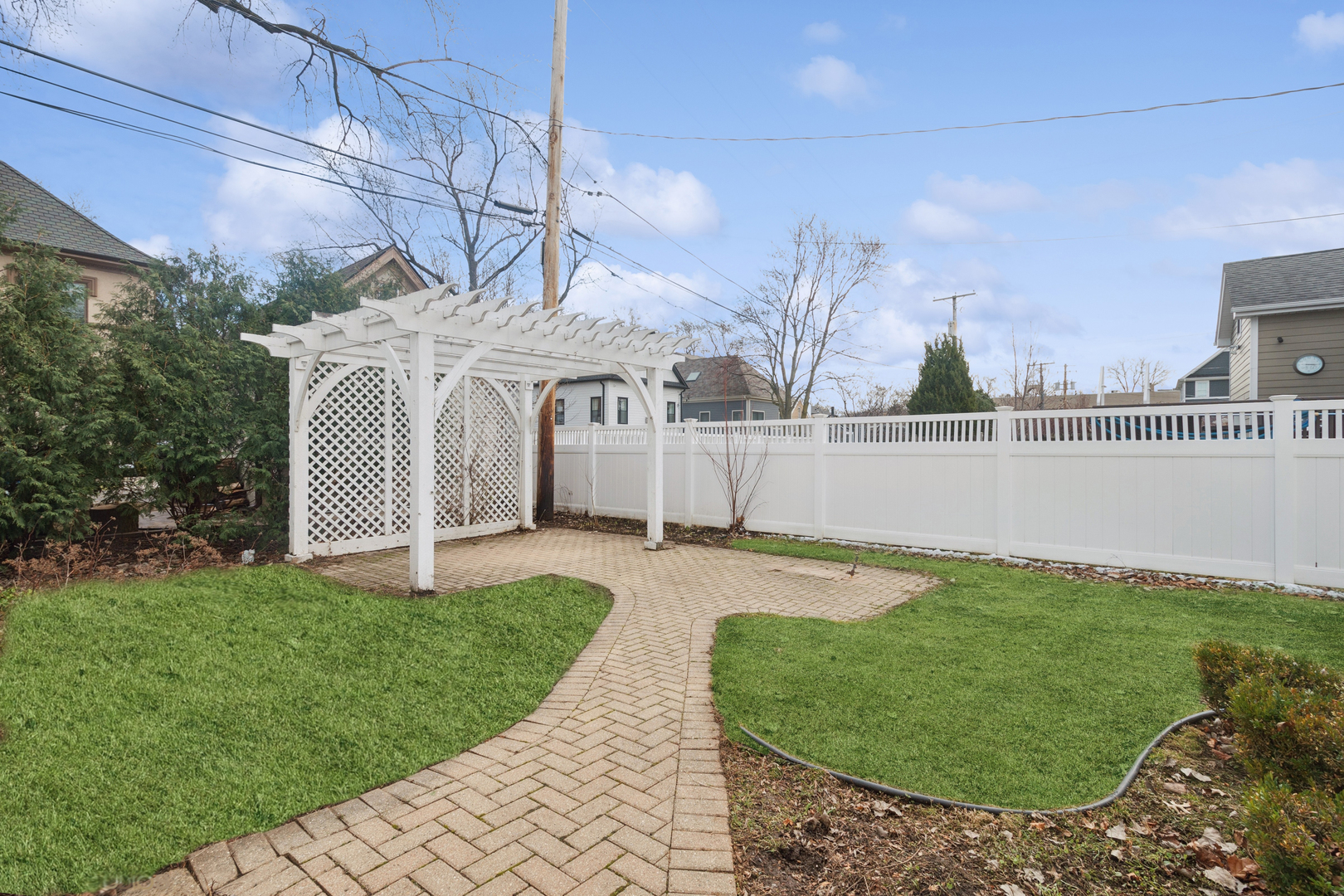 7043 N Hiawatha Avenue
