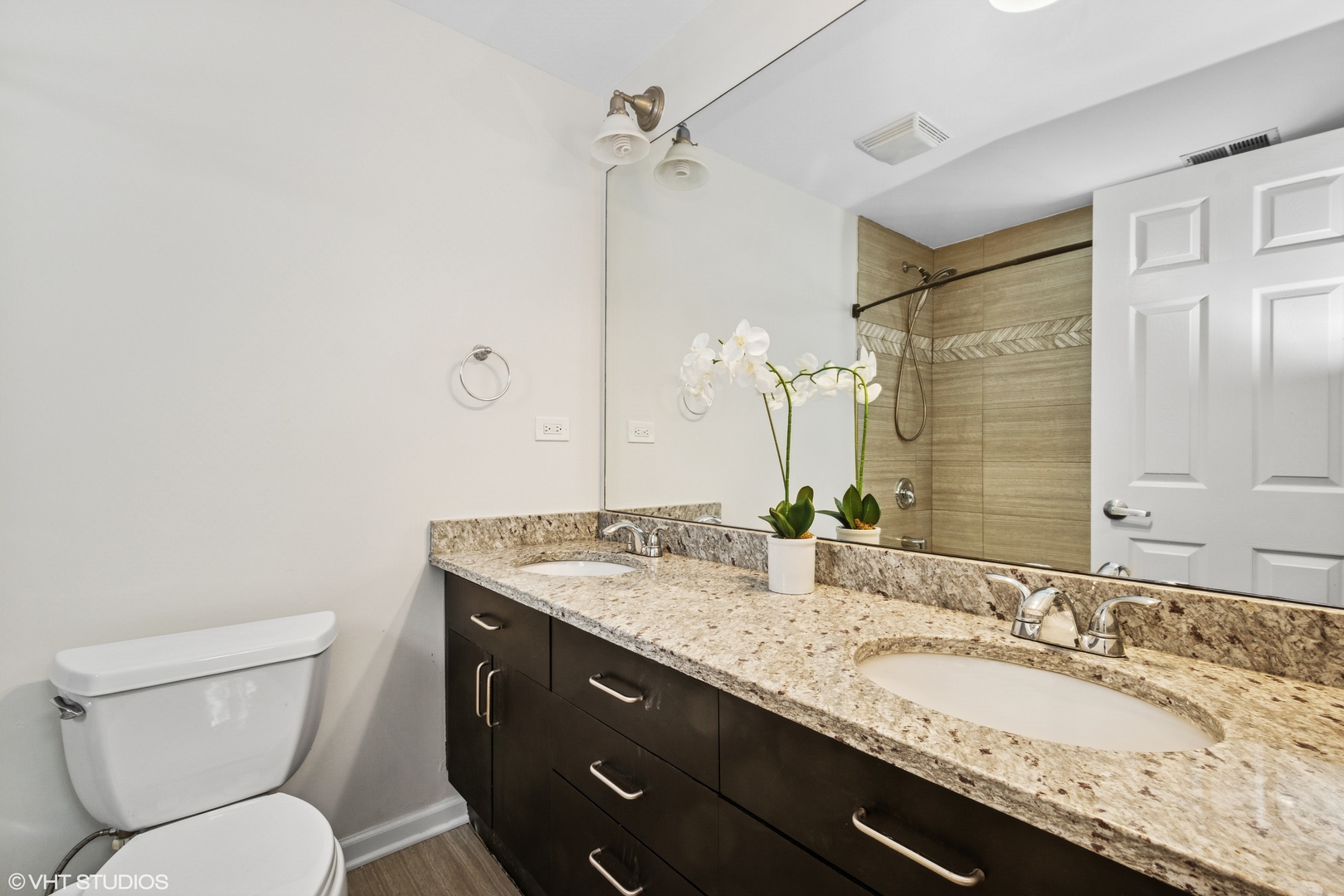 1015 W Dakin Avenue Unit: G