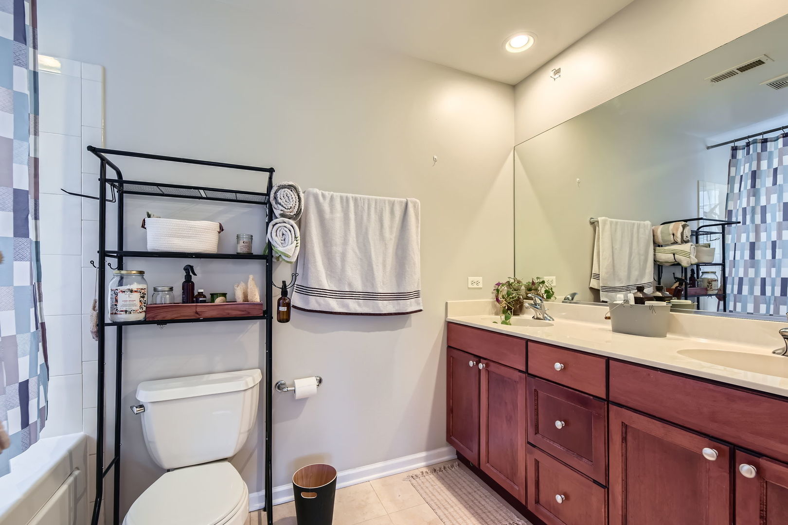 1761 W MORSE Avenue Unit: 1N