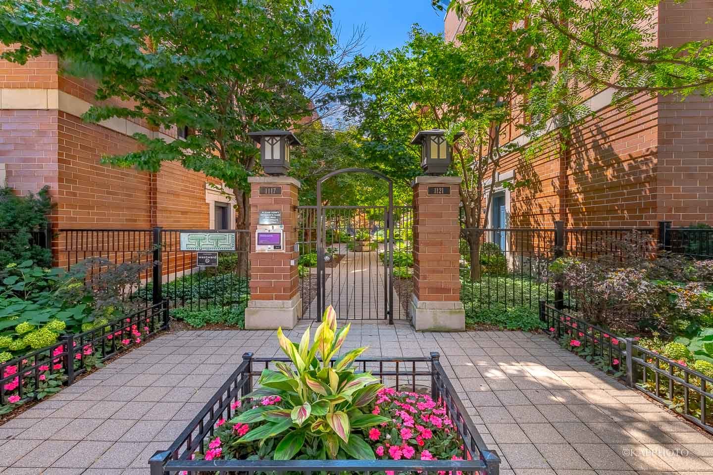 1117 W Monroe Street Unit: 8