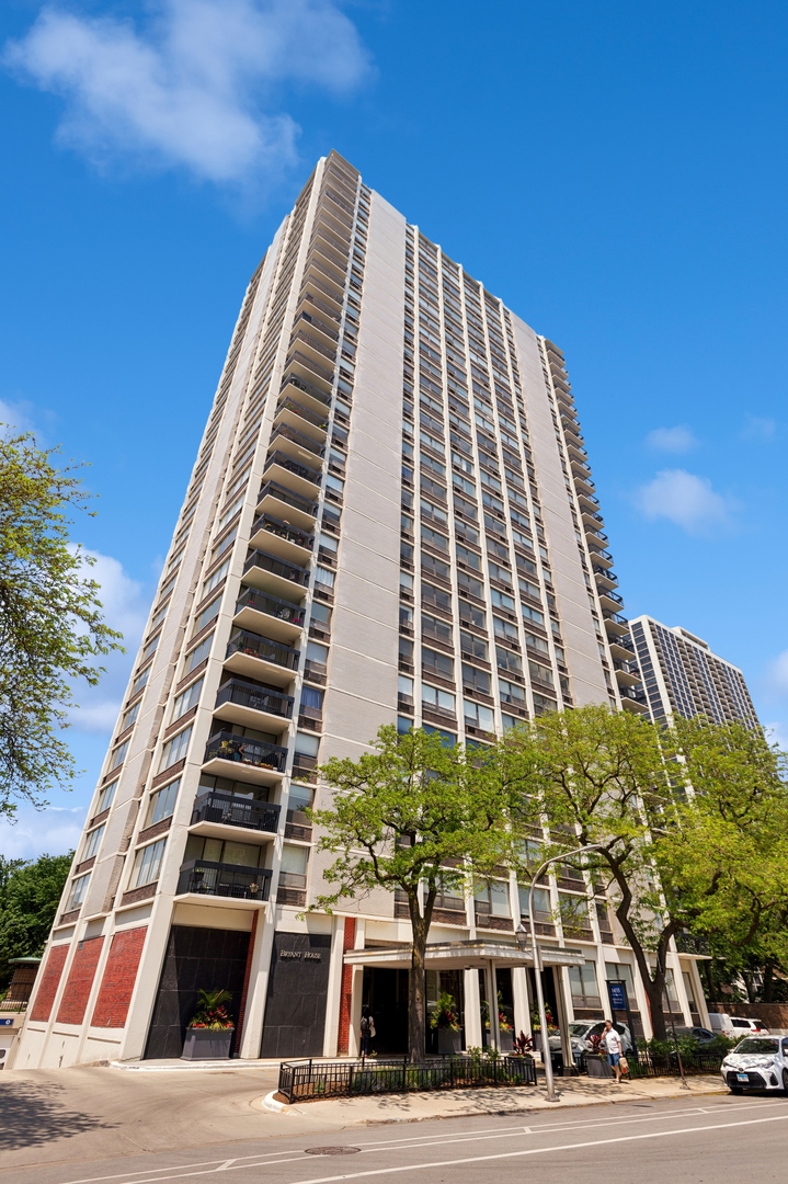 1455 N Sandburg Terrace Unit: 1501B