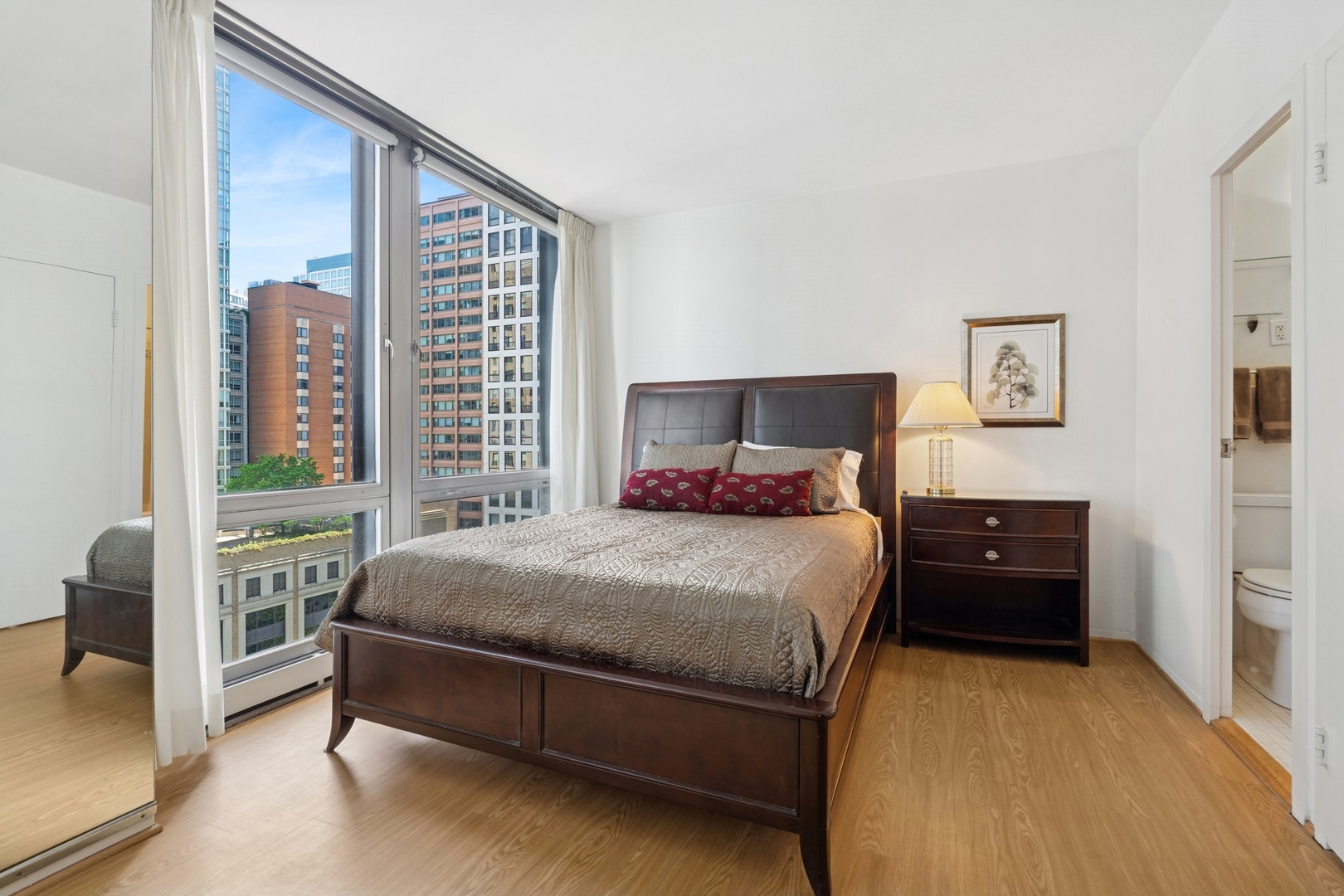 880 N Lake Shore Drive Unit: 11D