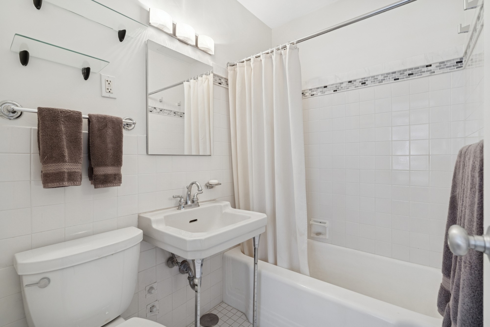 880 N Lake Shore Drive Unit: 11D