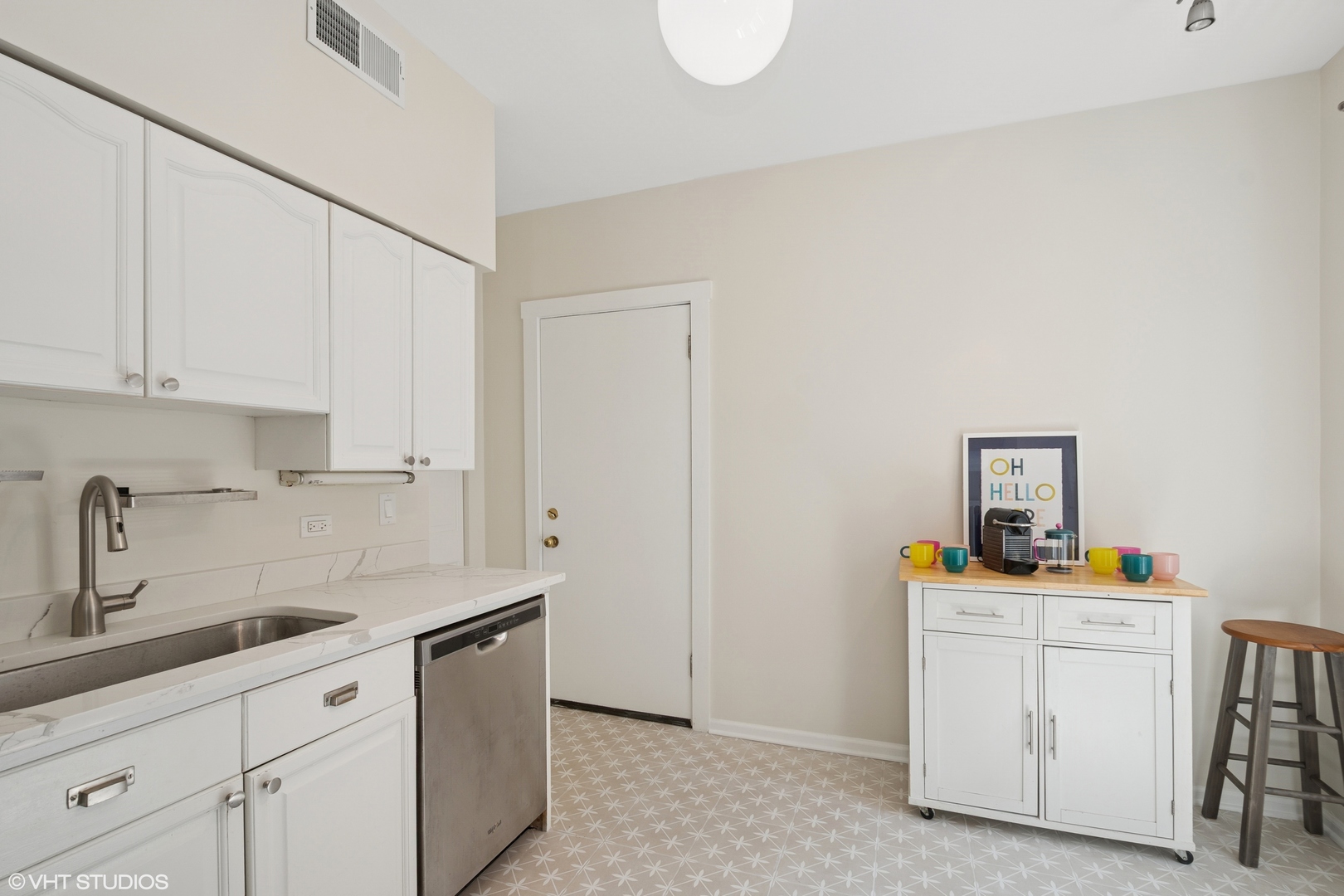 1051 W GLENLAKE Avenue Unit: 2