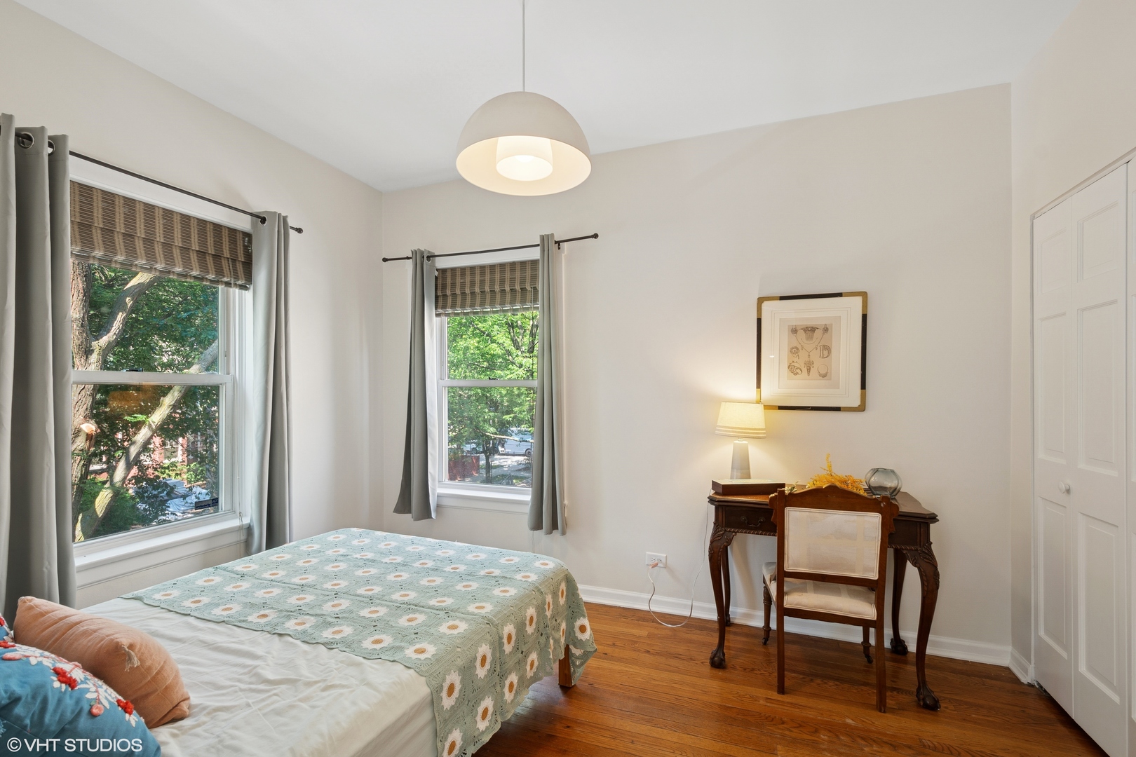 1051 W GLENLAKE Avenue Unit: 2