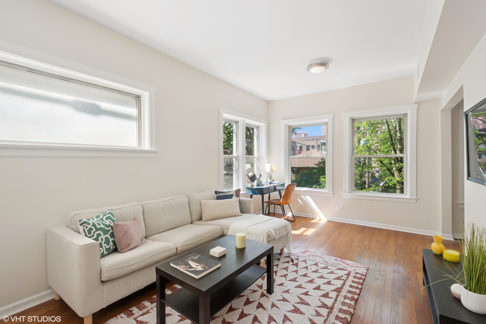 1051 W GLENLAKE Avenue Unit: 2