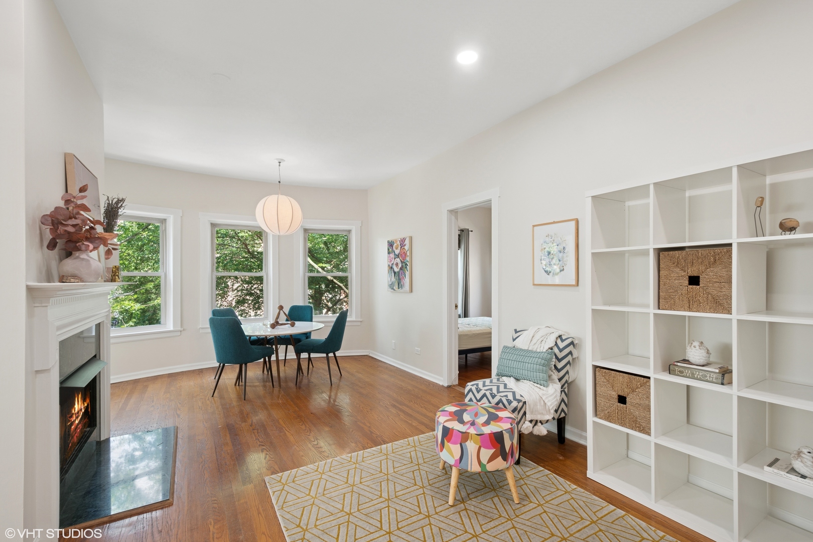 1051 W GLENLAKE Avenue Unit: 2