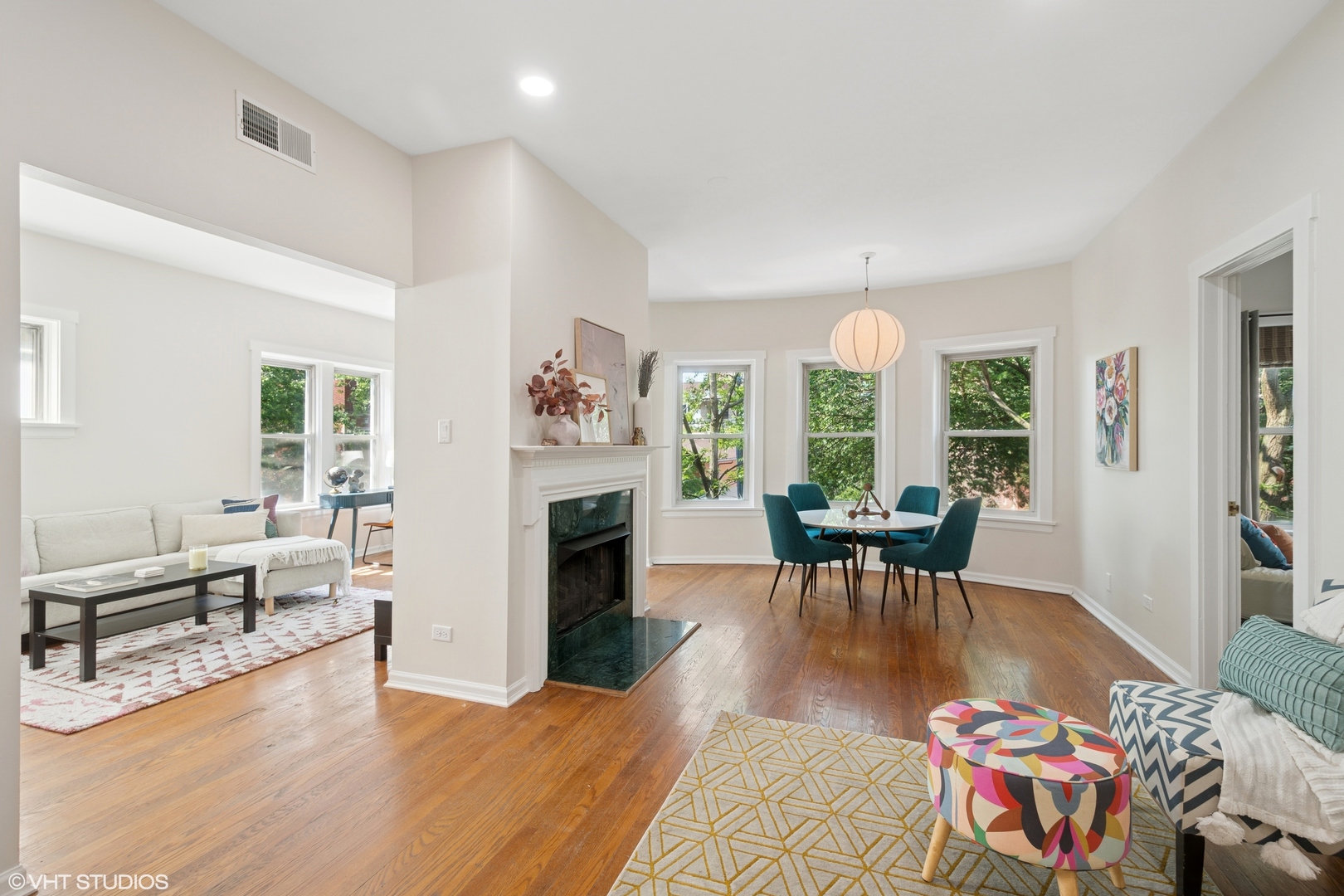 1051 W GLENLAKE Avenue Unit: 2