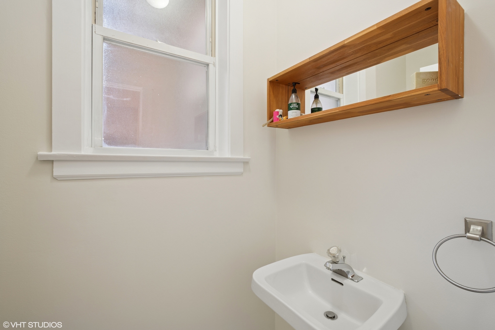 1051 W GLENLAKE Avenue Unit: 2