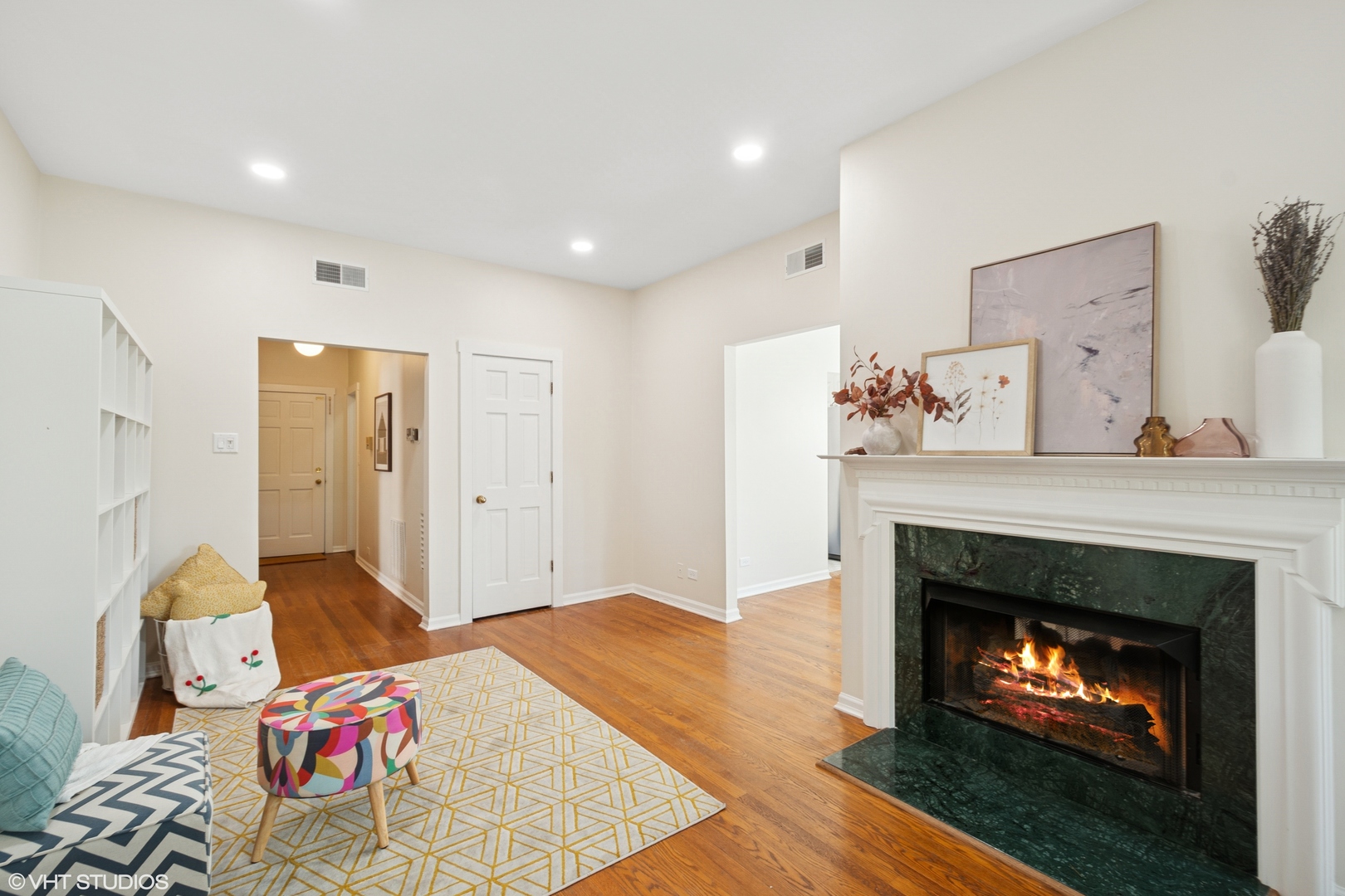 1051 W GLENLAKE Avenue Unit: 2