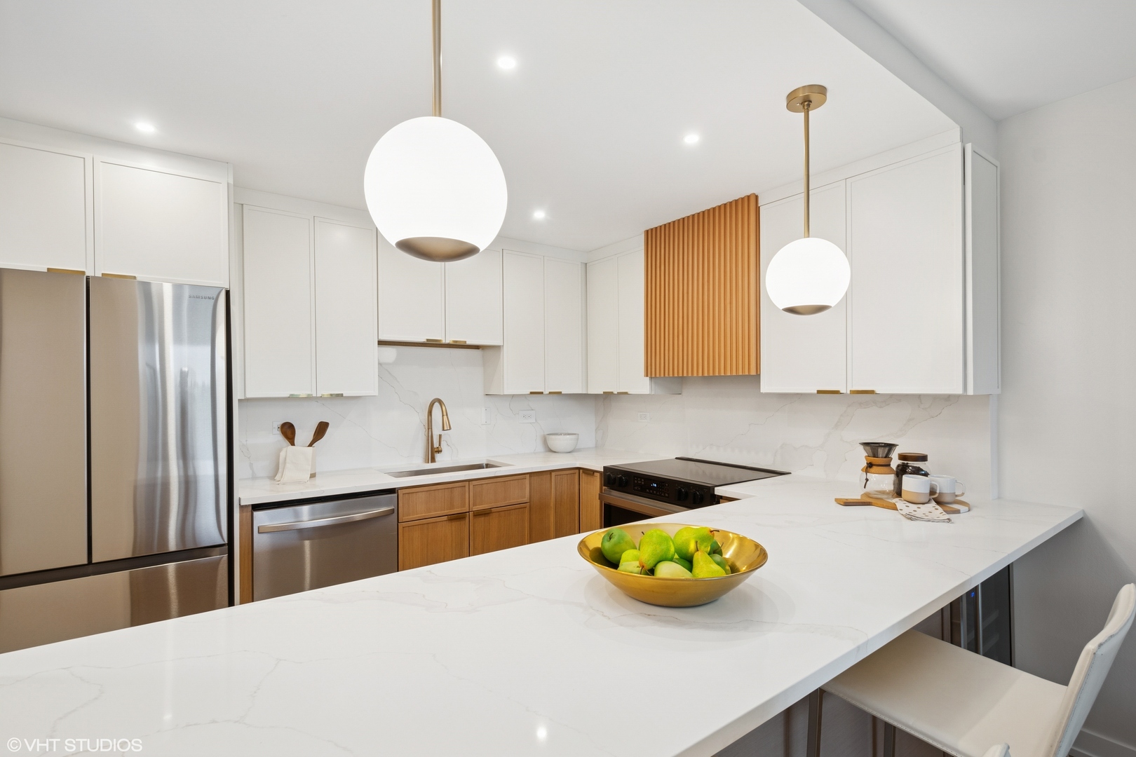 1560 N Sandburg Terrace Unit: 411J