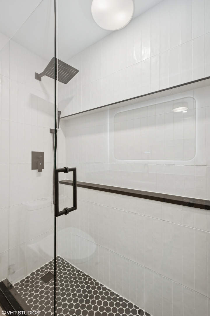 1560 N Sandburg Terrace Unit: 411J