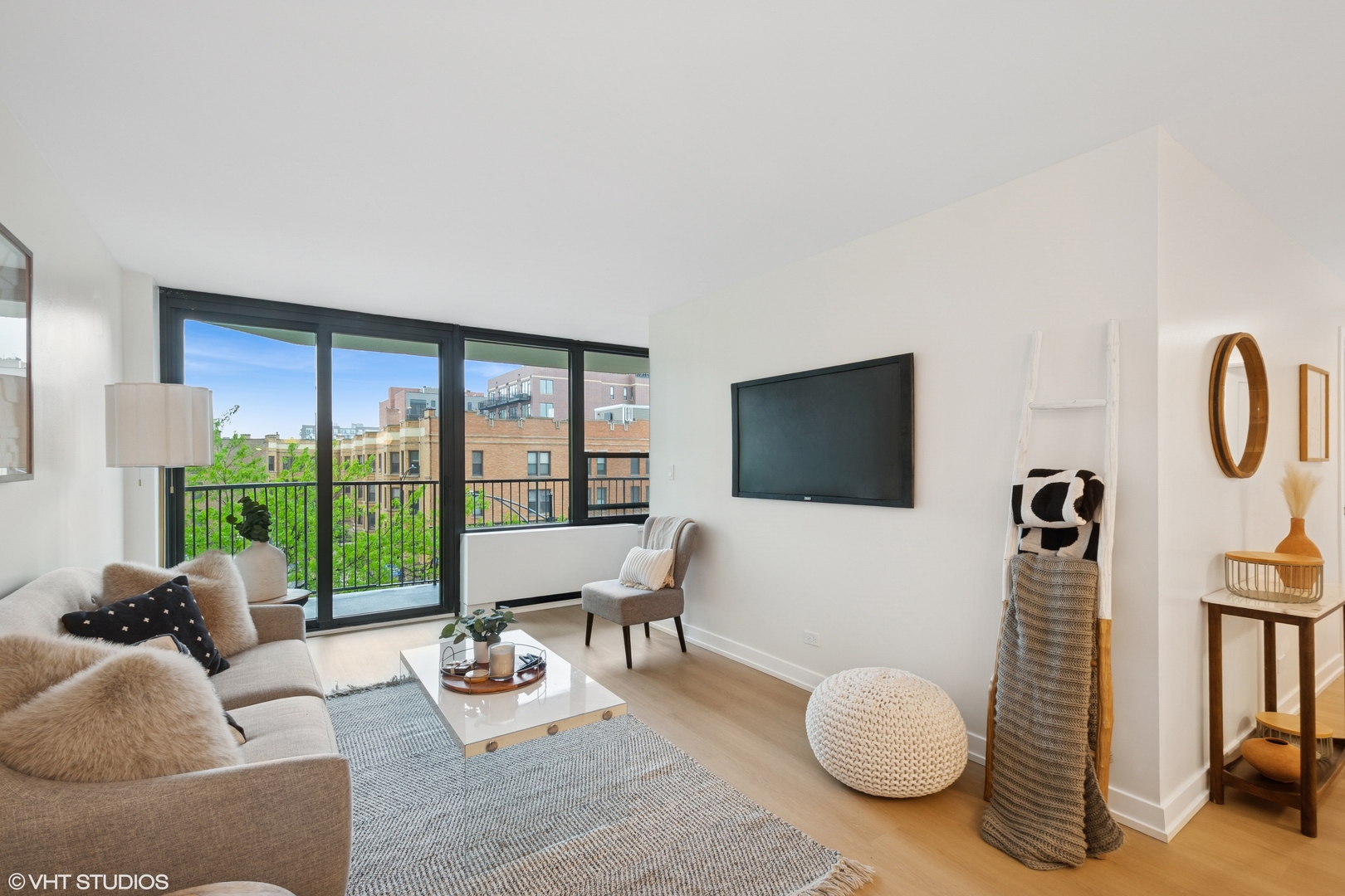 1560 N Sandburg Terrace Unit: 411J