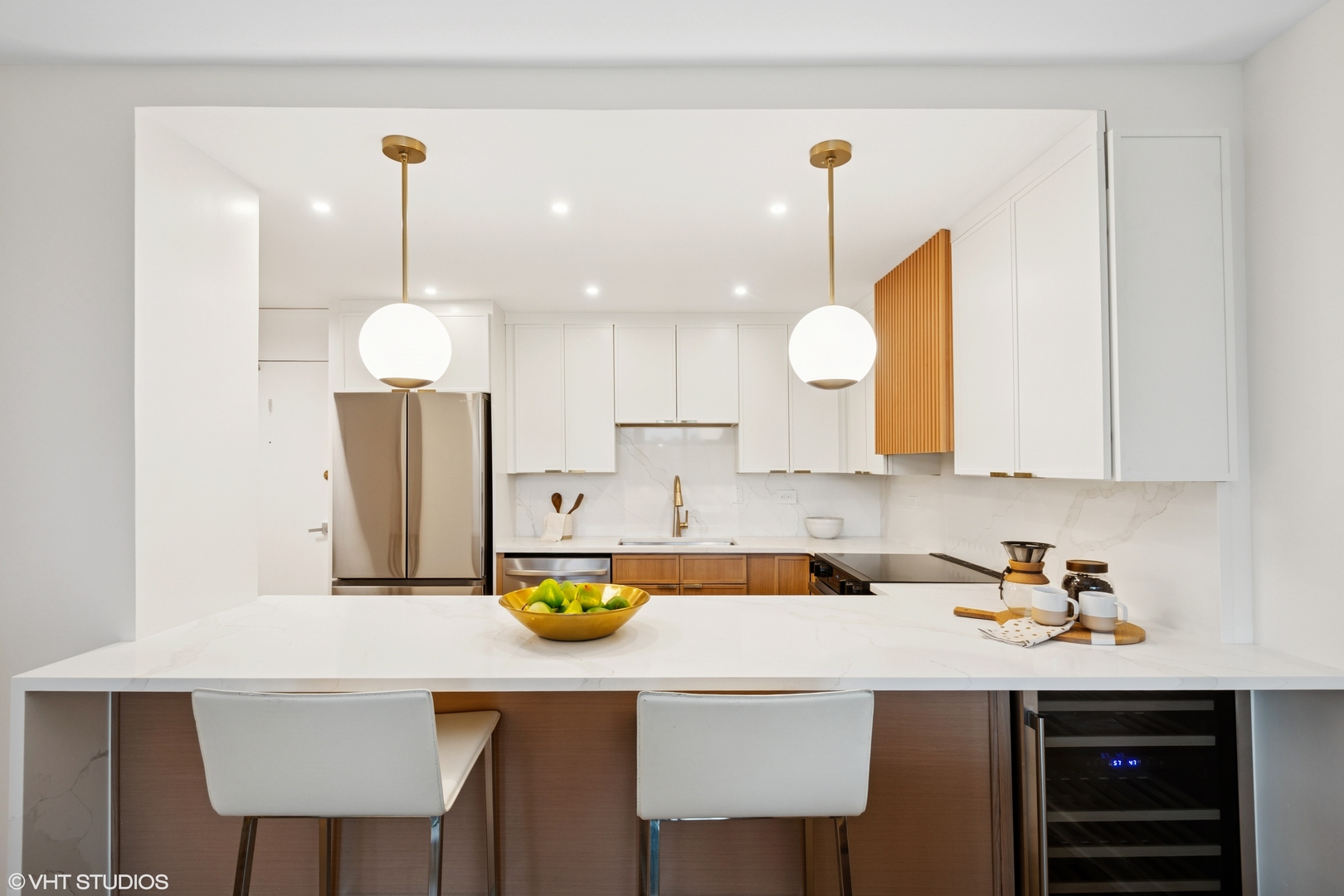 1560 N Sandburg Terrace Unit: 411J