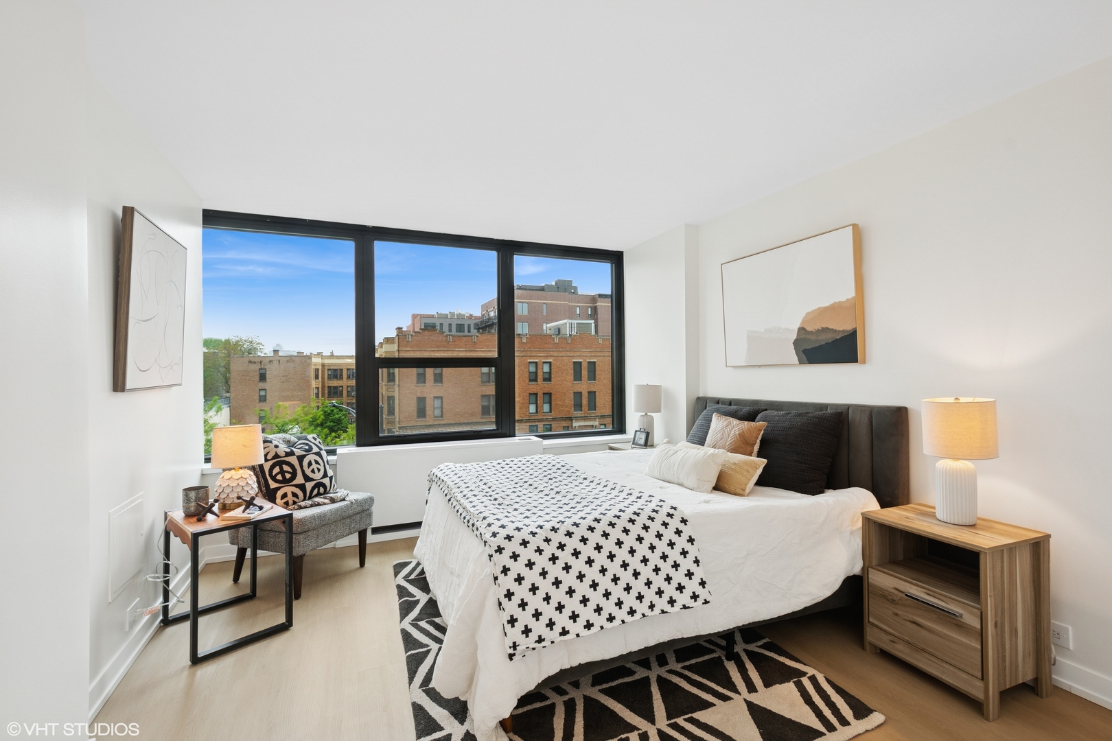 1560 N Sandburg Terrace Unit: 411J