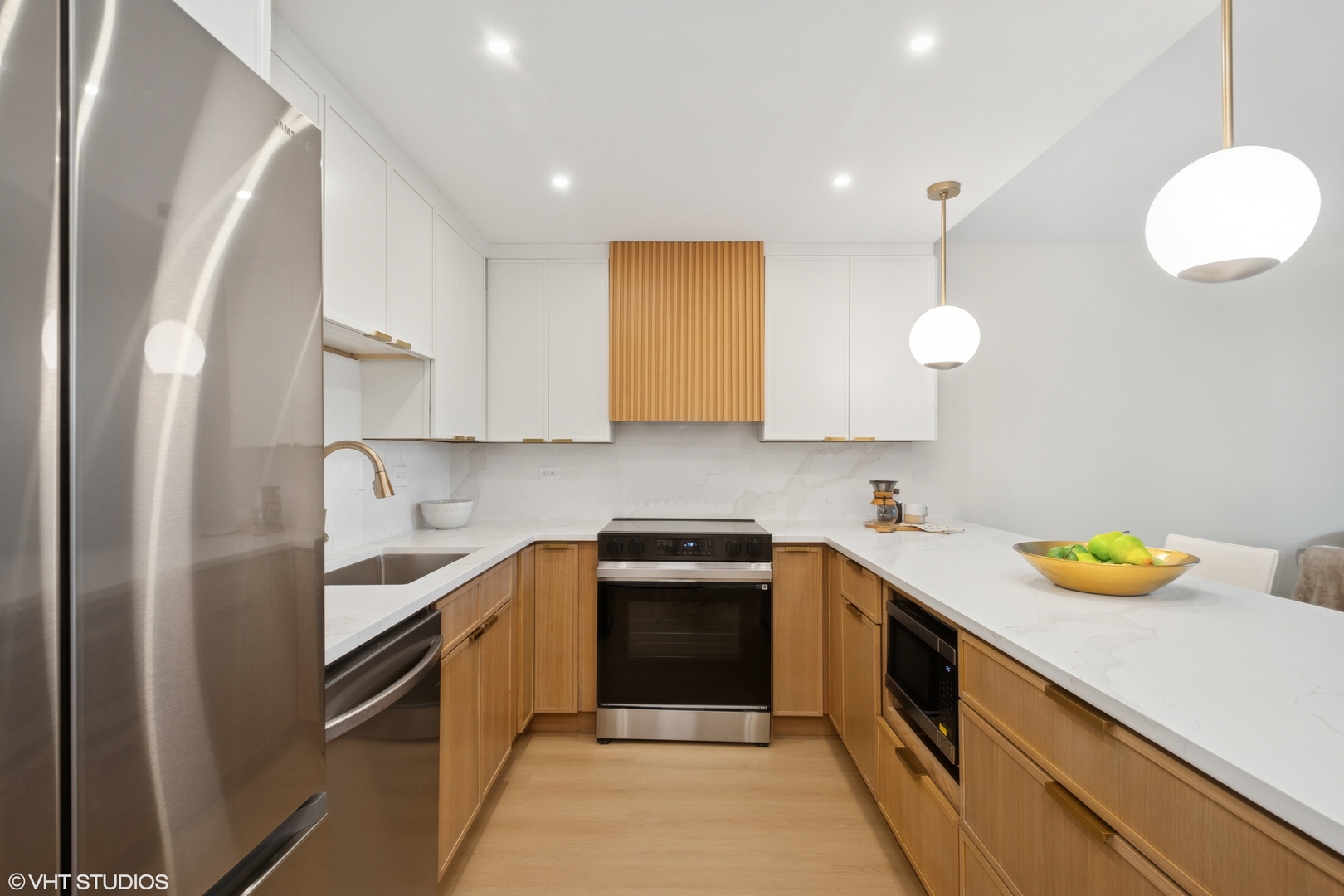 1560 N Sandburg Terrace Unit: 411J