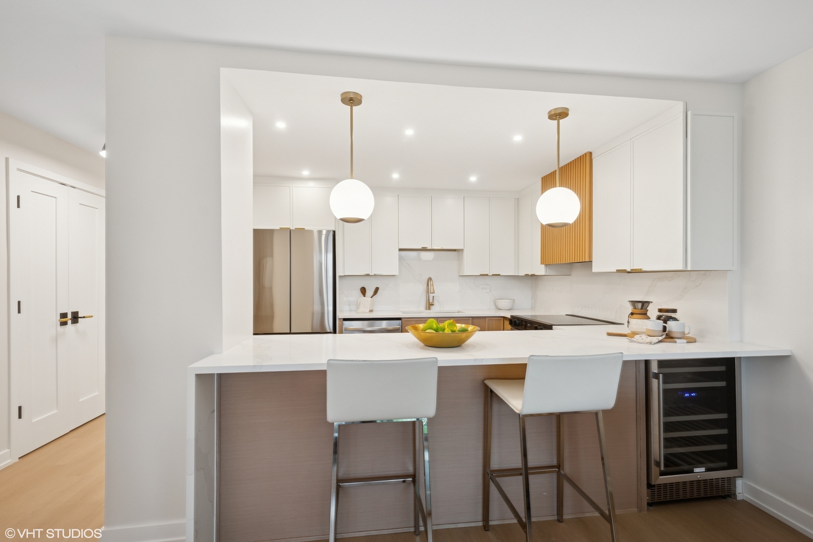 1560 N Sandburg Terrace Unit: 411J