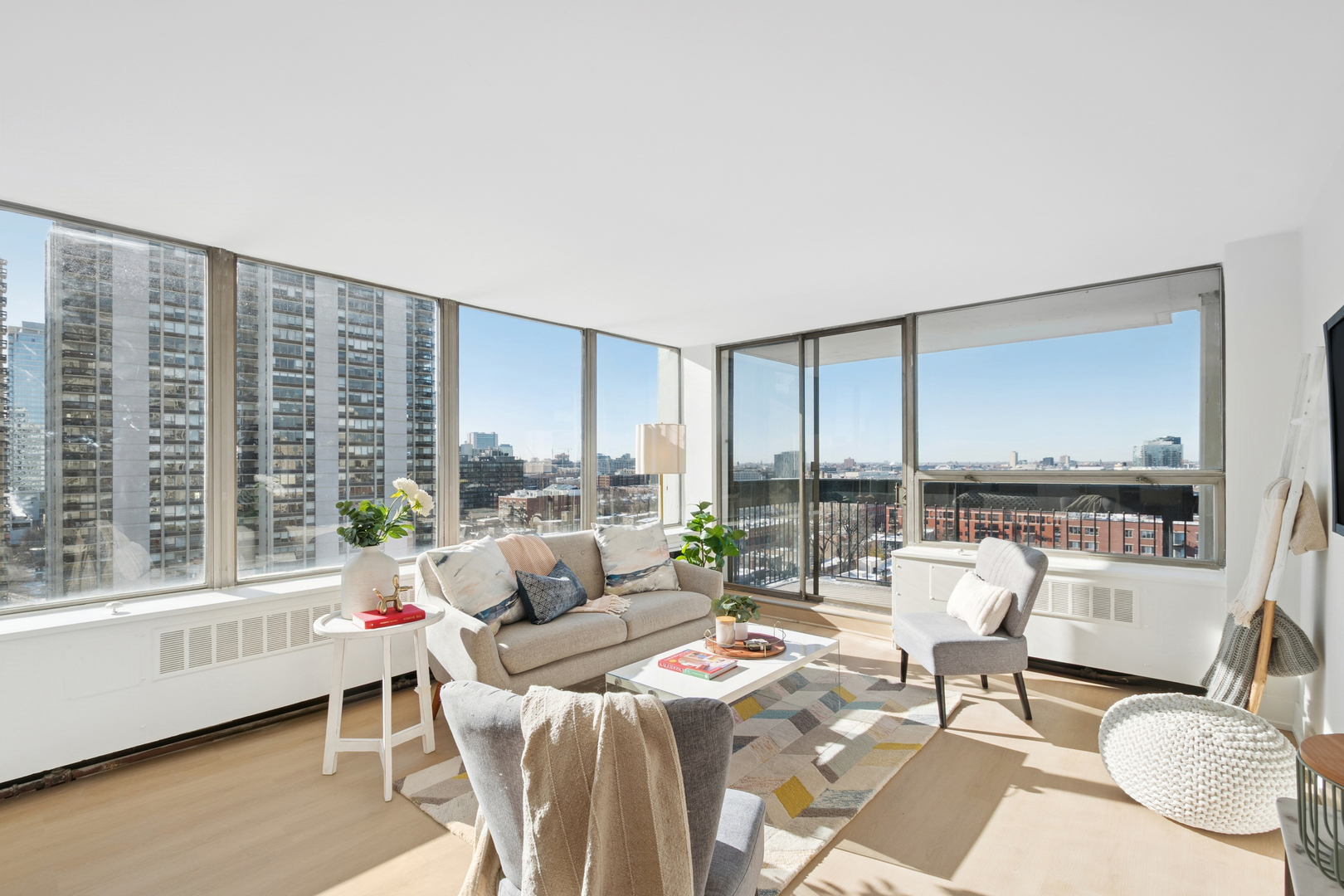 1455 N Sandburg Terrace Unit: 1501