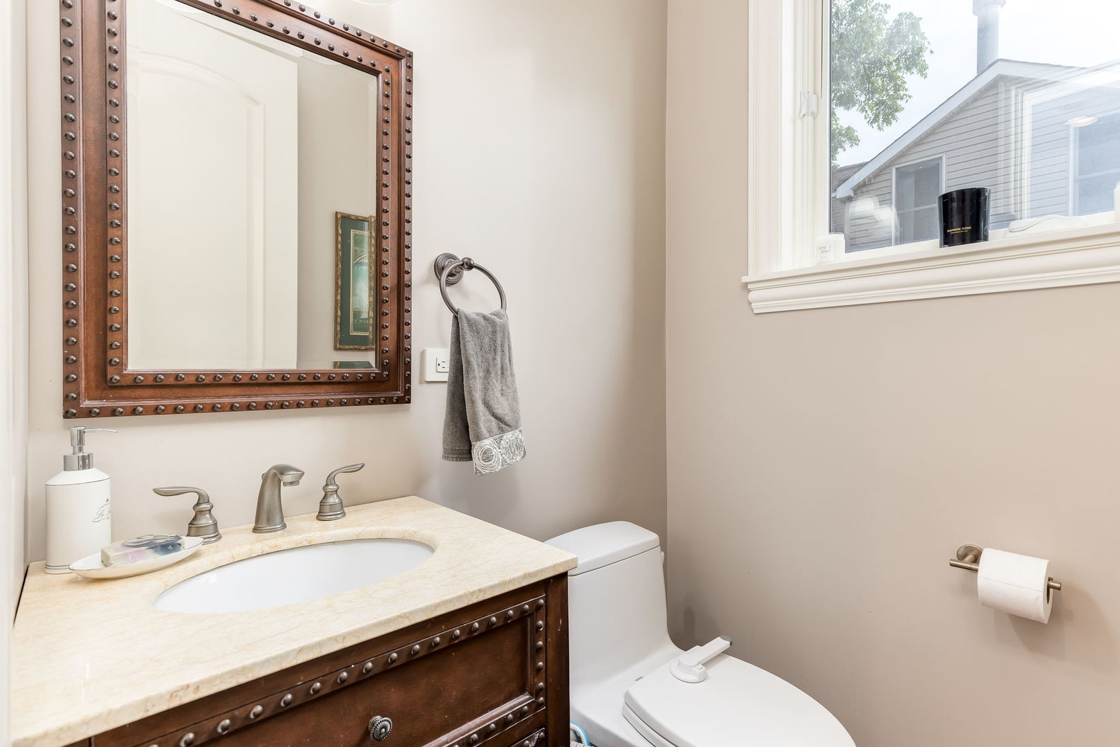 2320 W Charleston Street