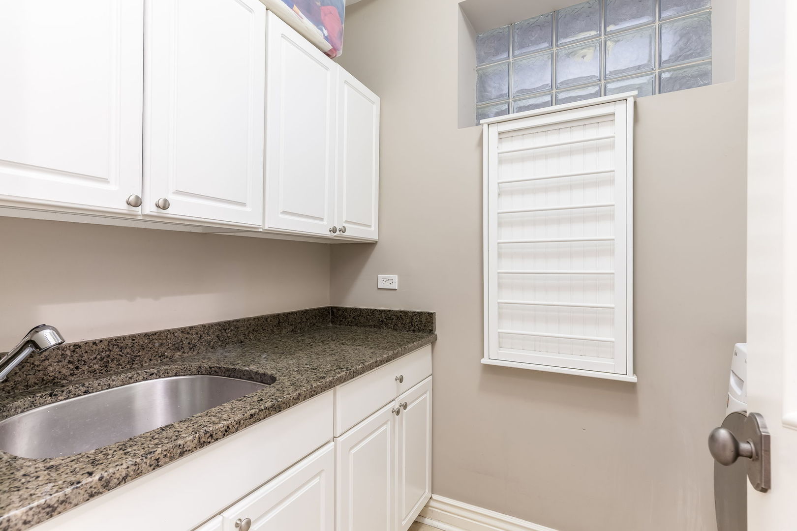 2320 W Charleston Street