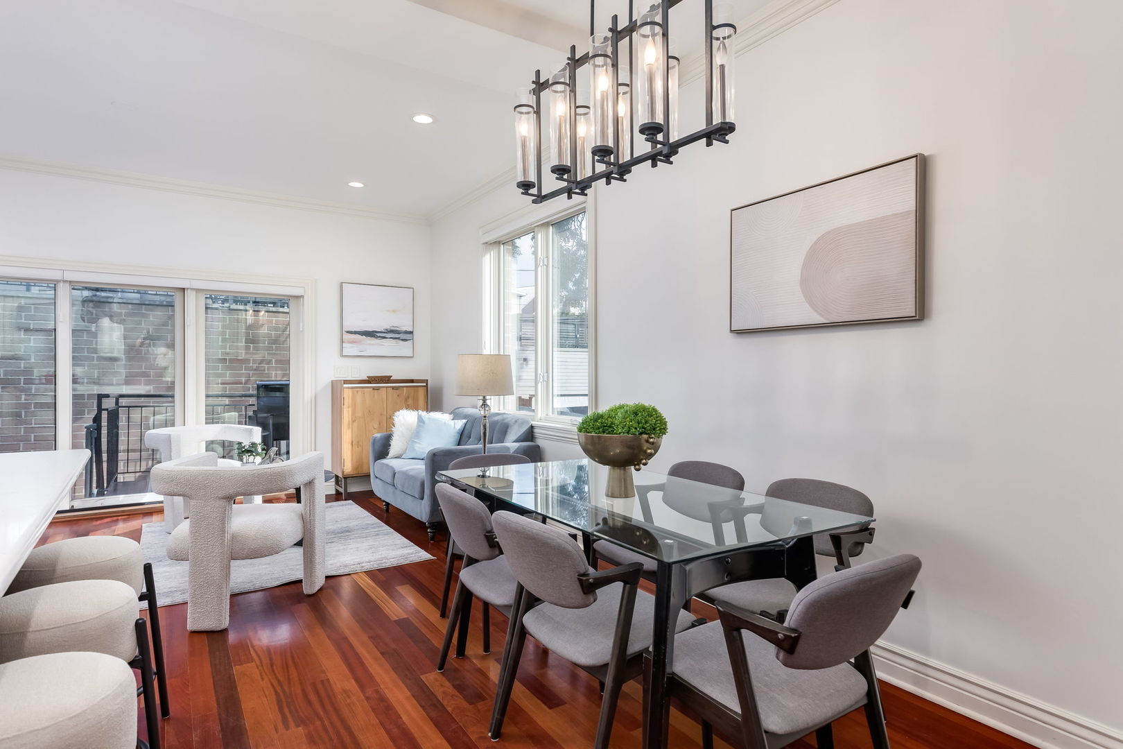 2320 W Charleston Street