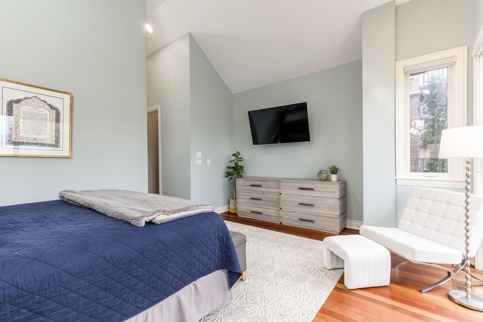 2320 W Charleston Street